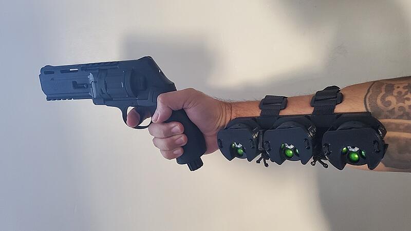 Click image for larger version

Name:	Revolver Gauntlet.jpg
Views:	2365
Size:	89.9 KB
ID:	37299