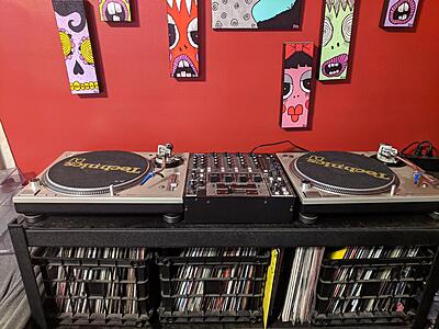 Click image for larger version

Name:	Turntables.jpg
Views:	574
Size:	1.56 MB
ID:	82146