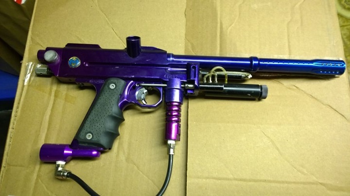 Click image for larger version

Name:	dark cocker, original run.jpg
Views:	678
Size:	82.1 KB
ID:	163049