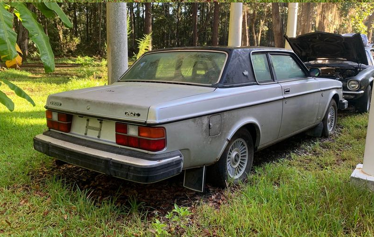 Click image for larger version

Name:	Volvo262Bertone.png
Views:	324
Size:	841.7 KB
ID:	177694