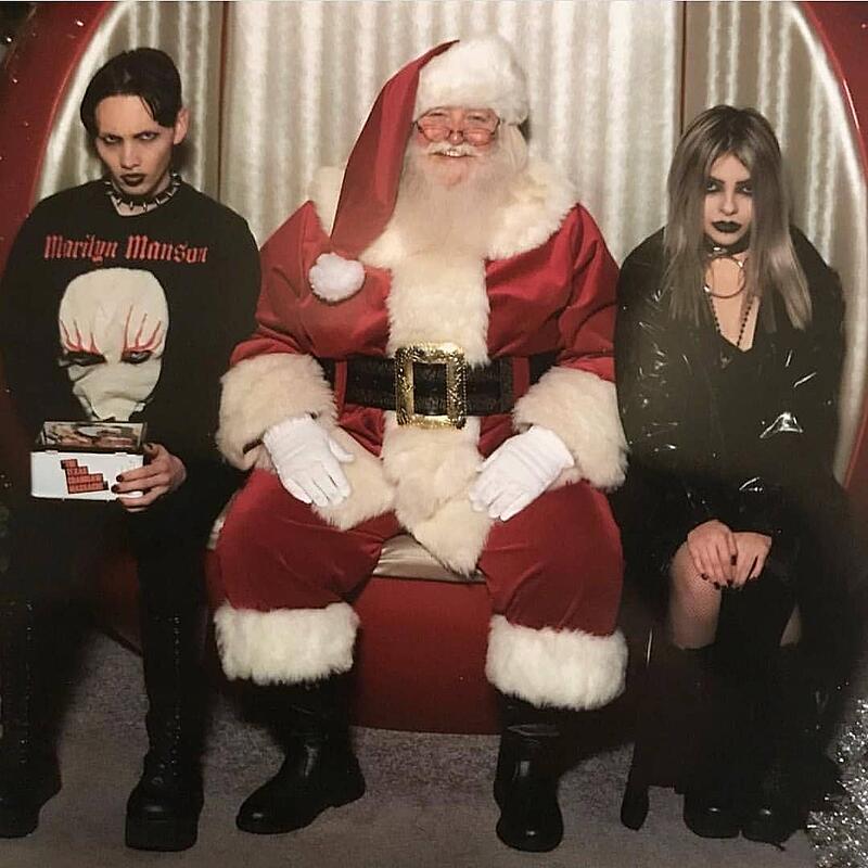 Click image for larger version  Name:	goths_and_santa.jpeg Views:	0 Size:	84.9 KB ID:	209807