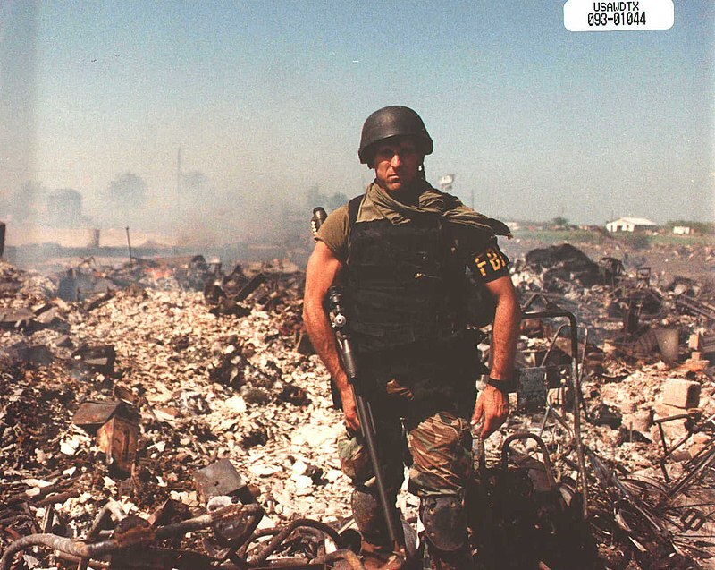 Click image for larger version

Name:	USAWDTX_093-01044_–_Unidentified_fed_posing_with_corpse_at_Waco_No._1.jpg
Views:	1492
Size:	165.0 KB
ID:	473441