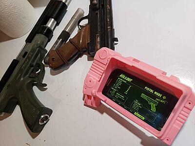 Click image for larger version  Name:	Pip-Boy_raw1.jpg Views:	3 Size:	334.3 KB ID:	841734