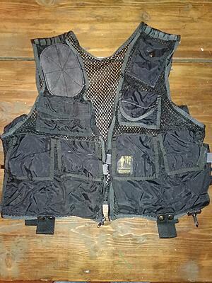 This is an Idema Combat Systems vest