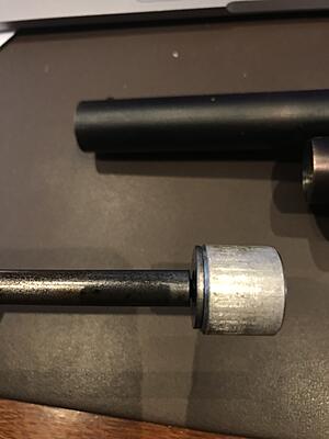 Here you can kind of see the gap between the plunger-thingy and the screw-in rod.
